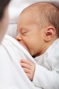 Bébé bébé allaitement massage