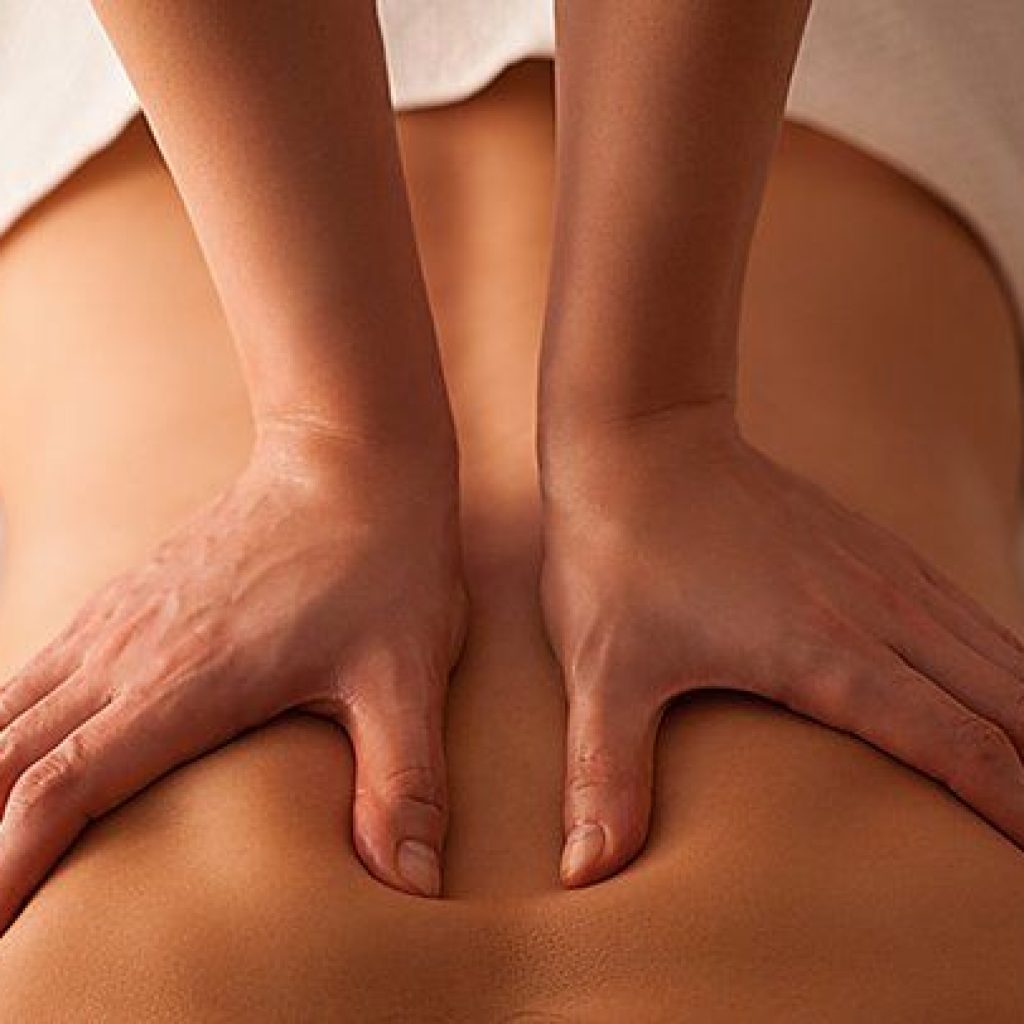 massage de la femme et soins de bébé